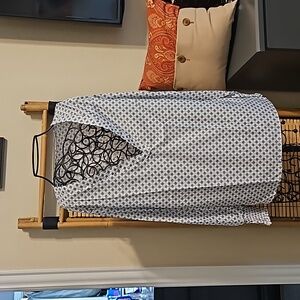 Mislook black and white V-neck blouse